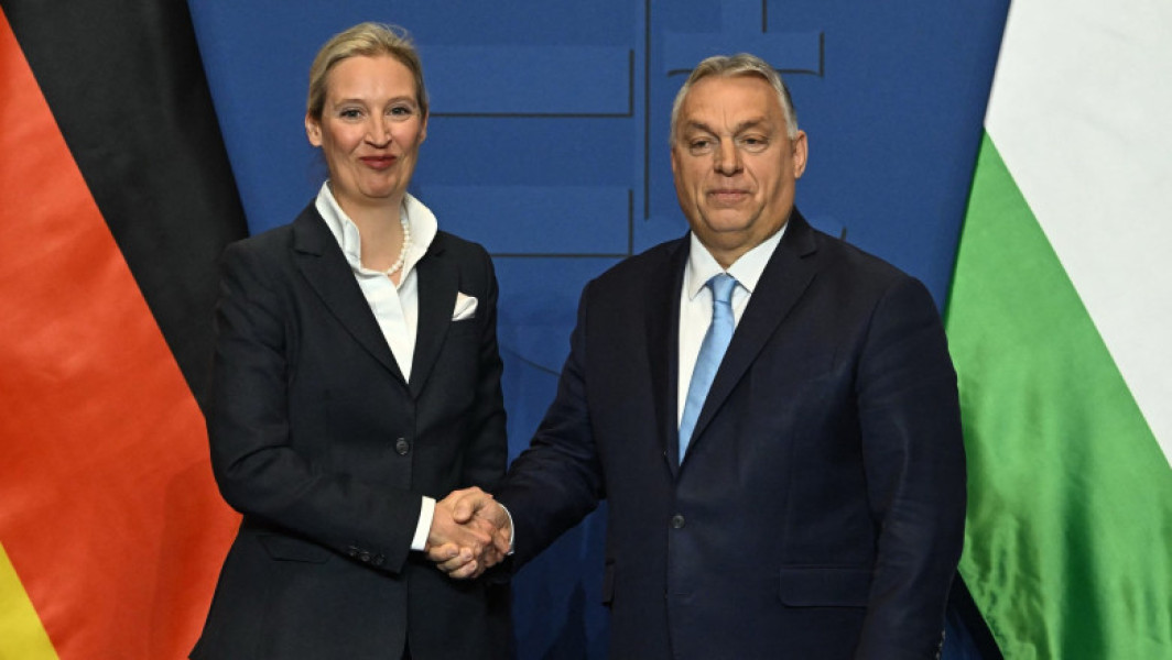 Alice Weidel, co-lidera partidului de extremă dreaptă "Alternativa pentru Germania" (AfD), a făcut o declarație la Budapesta, unde l-a numit pe premierul maghiar Viktor Orban un "far al libertății". Potrivit agenției DPA, citată de news.ro, Weidel a spus că “bate vântul schimbării” și a adăugat în aplauzele celor prezenți că măsurile de interzicere a AfD de către instanțele germane nu vor avea succes, notează sursa.