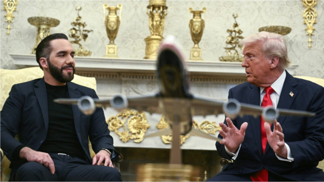 Bukele, poziționat ca cel mai autoritar lider din El Salvador, acționează pentru a-și menține controlul asupra țării pe termen nelimitat, potrivit Digi24.ro. În ciuda faptului că a trimis în închisoare 85.000 de suspecți de legături cu bandele de infractori, fapt ce a dus la scăderea drastică a criminalității, apar tot mai multe dovezi despre negoțurile sale cu grupurile de crimă organizată, relatează The Economist.
