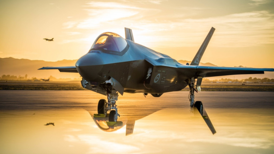 britania intenționează să achiziționeze avioane capabile să lanseze arme nucleare tactice, conform publicației The Times, care citează surse din guvernul de la Londra. Potrivit acestora, Executivul britanic analizează posibilitatea de a cumpăra avioane de vânătoare fabricate în SUA, precum F-35A Lightning II, pentru a putea transporta bomba termonucleară B61. Această măsură ar reprezenta o schimbare majoră pentru sistemul de apărări al Regatului Unit, fiind cea mai importantă evoluție de la sfârșitul Războiului Rece.