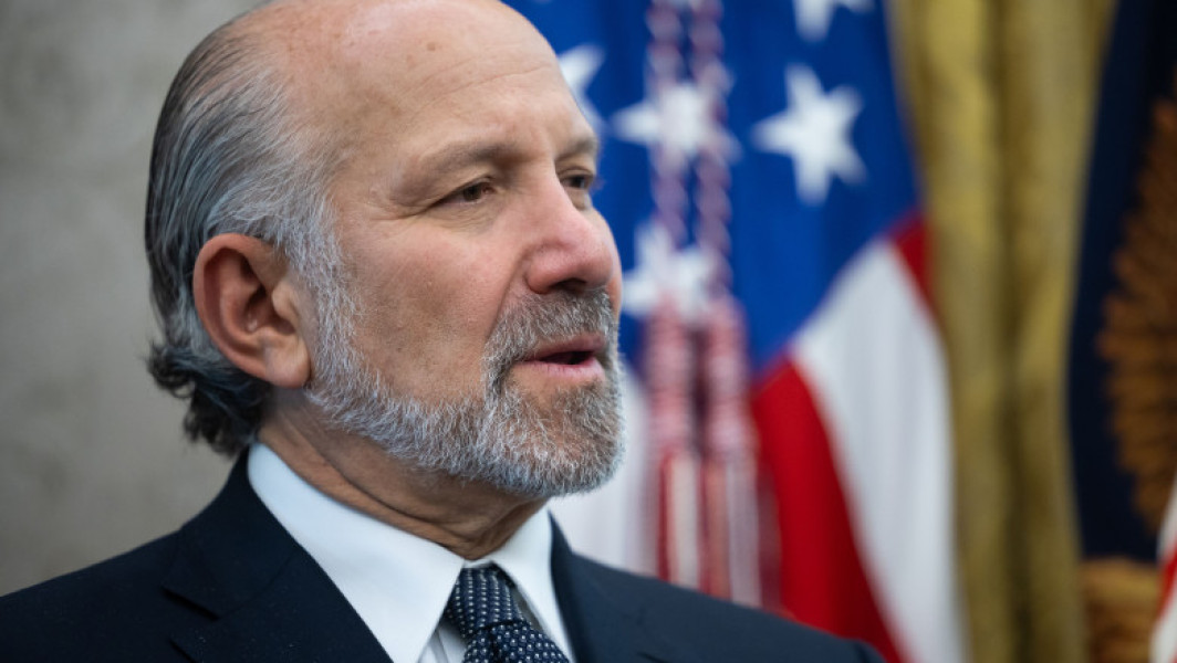 Secretarul pentru Comerț al SUA, Howard Lutnick, susține că tarifele vamale nu vor dispărea în curând și a minimizat impactul incertitudinii juridice asupra negocierilor cu Uniunea Europeană, potrivit digi24.ro. Într-un interviu acordat duminică emisiunii Fox News Sunday, Lutnick a afirmat că toate țările care negociază cu SUA înțeleg puterea președintelui Donald Trump și capacitatea sa de a proteja muncitorii americani.