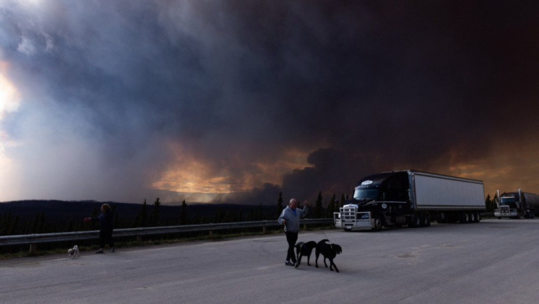 Fumul provenit din incendiile din Canada ajunge în Europa, anunță Copernicus