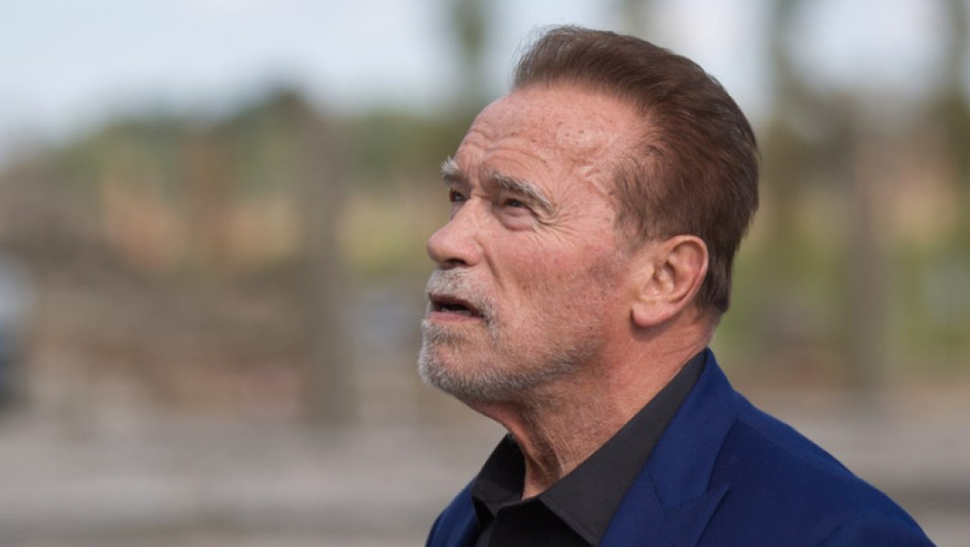 Arnold Schwarzenegger a surprins pasagerii metroului din Viena cu un mesaj special adresat călătorilor, relatează publicația digi24.ro. Actorul și fostul guvernator al Californiei a transmis un mesaj audio difuzat în reteaua de transport public a orașului, în care i-a felicitat pe oameni pentru implicarea lor în protejarea mediului.