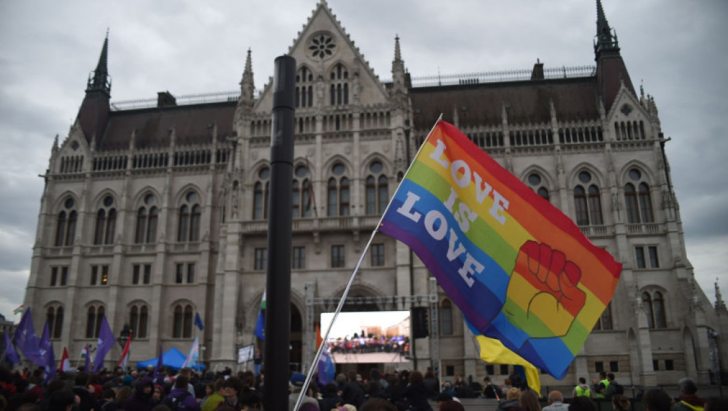 Curtea Constituțională a Ungariei decide recunoașterea uniunilor de fapt pentru cuplurile de același sex