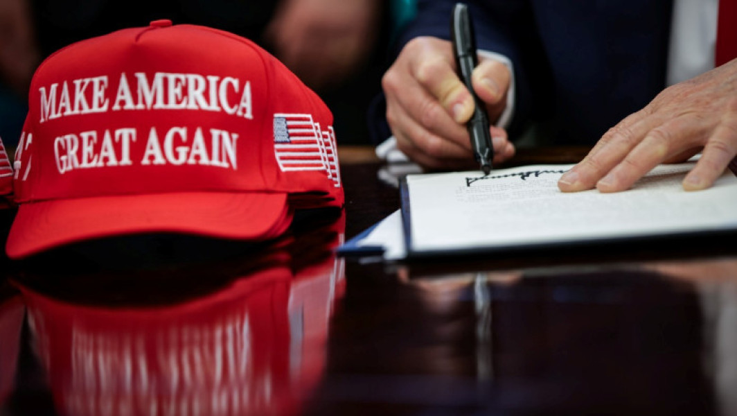 Administrația lui Donald Trump solicită Curții Supreme să permită continuarea procesului de desființare a Departamentului Educației, informează digi24.ro. Potrivit sursei, această decizie ar putea duce la transferul majorității responsabilităților legate de educație către state și consilii locale.