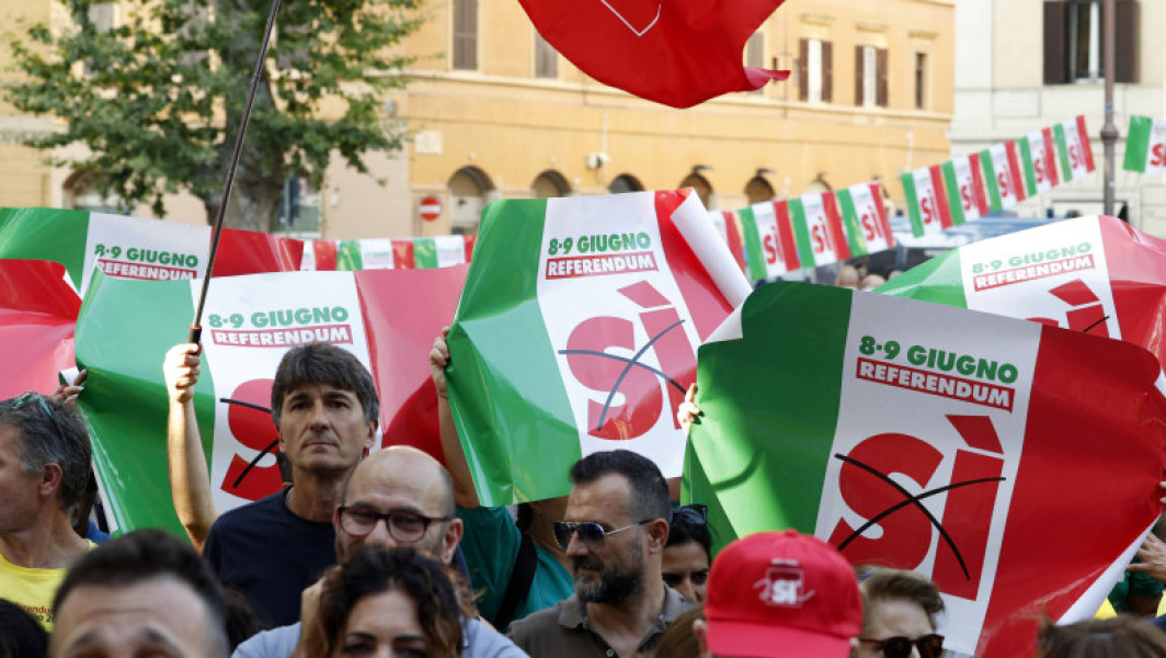 Italienii sunt chemați la referendum duminică și luni pentru a decide asupra unor măsuri legate de cetățenie și piața muncii, informează digi24.ro. Potrivit sursei, guvernul condus de premierul Giorgia Meloni se opune acestor inițiative, considerând că actualele legi sunt suficiente.