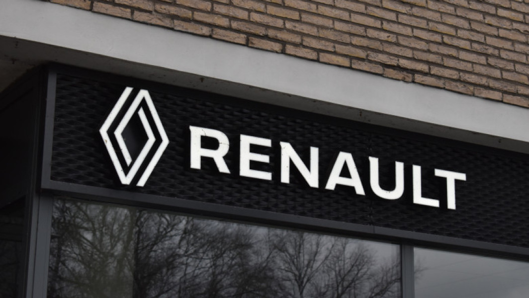 renault, confirmat ca a fost contactat de ministerul apararii din franta pentru posibilitatea de a produce drone in ukraine