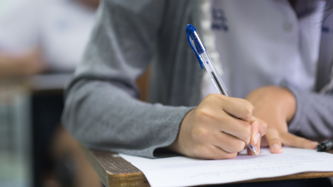 examenul de bacalaureat 2025: elevii de clasa a XII-a sustin proba la matematica