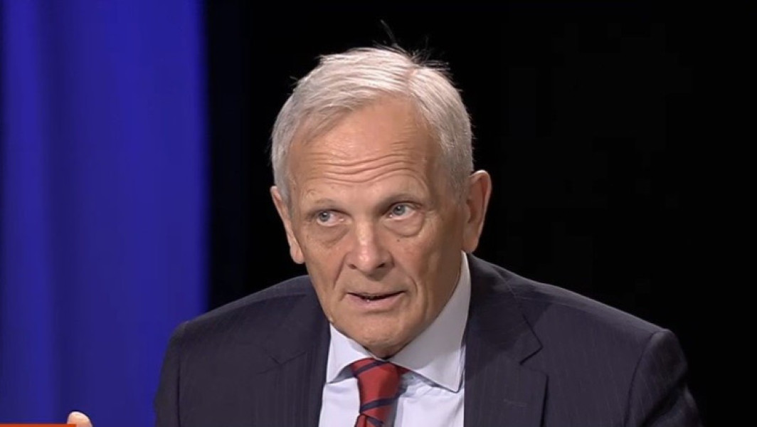 Stolojan avertizează asupra riscului de colaps economic al României