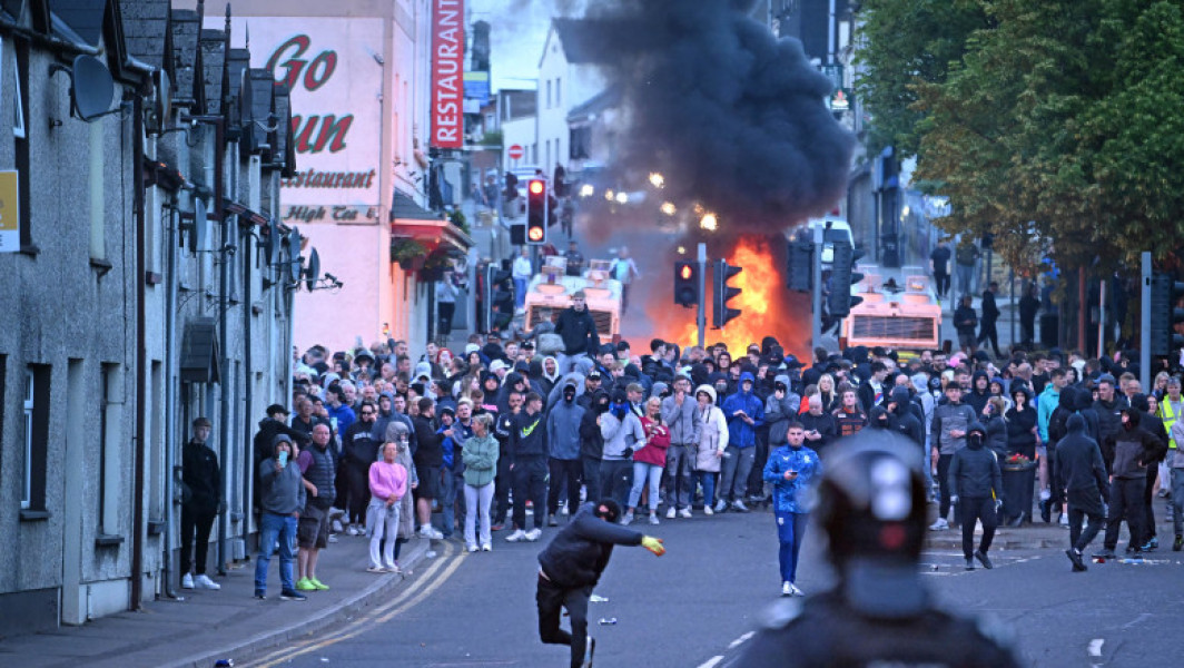 Violente în Irlanda de Nord după incidente motivate rasist