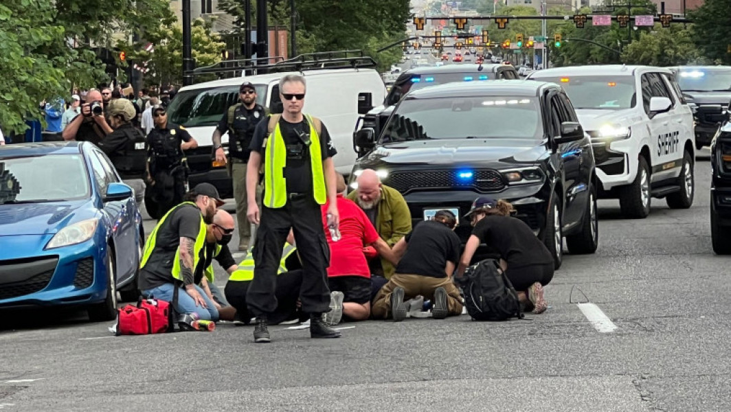 Trei persoane, printre care și un bebeluș de opt luni, au fost împușcate și ucise în urma unui incident armat survenit duminică seara la un carnaval din apropierea Salt Lake City, Utah. Potrivit poliției, altercația s-a declanșat între două grupuri, iar în timpul conflictului, doi adolescenți au fost răniți.