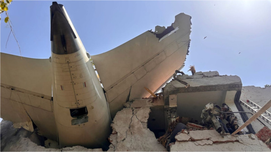 momentul tragic filmat de un tânăr din Ahmedabad după prăbușirea unui avion Air India