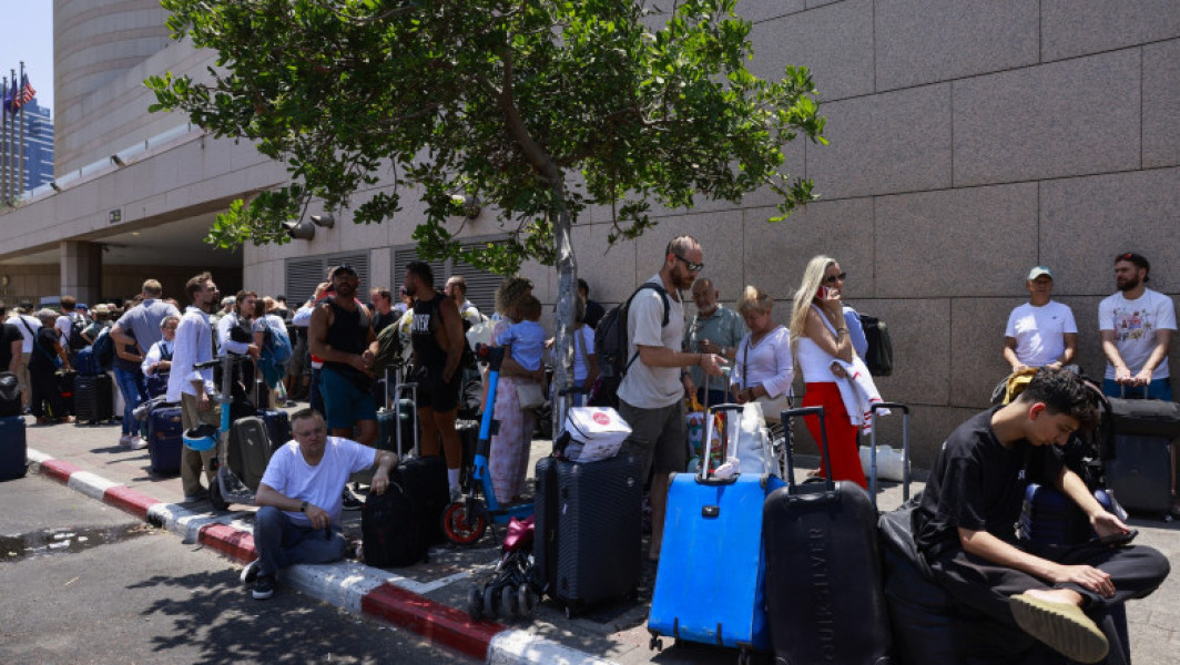 Grecia a evacuat 105 cetățeni din Israel, împreună cu membrii familiilor lor, a anunțat Ministerul de Externe al Greciei, relatează AFP, citată de digi24.ro. Operatiunea s-a realizat prin Egipt, din cauza escaladării conflictului dintre Israel și Iran. Potrivit sursei, cei evacuați au fost transportați spre Atena de pe aeroportul Sharm el-Sheikh, la bordul unor avioane ale forțelor aeriene elene, modele C-130 și C-27.