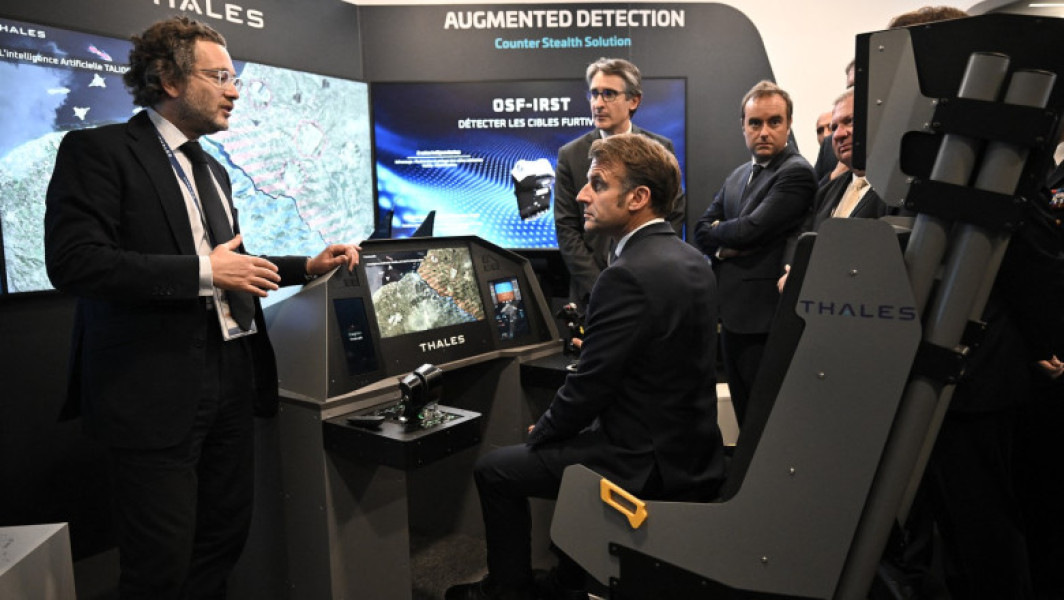 Macron susține planurile europene pentru industria sateliților