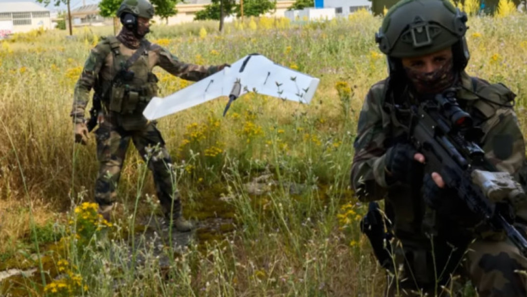 Video Ucrainenii au primit drone franceze capabile să lovească ținte aflate la 25 km depărtare. Renault ar putea produce UAV-uri în Ucraina