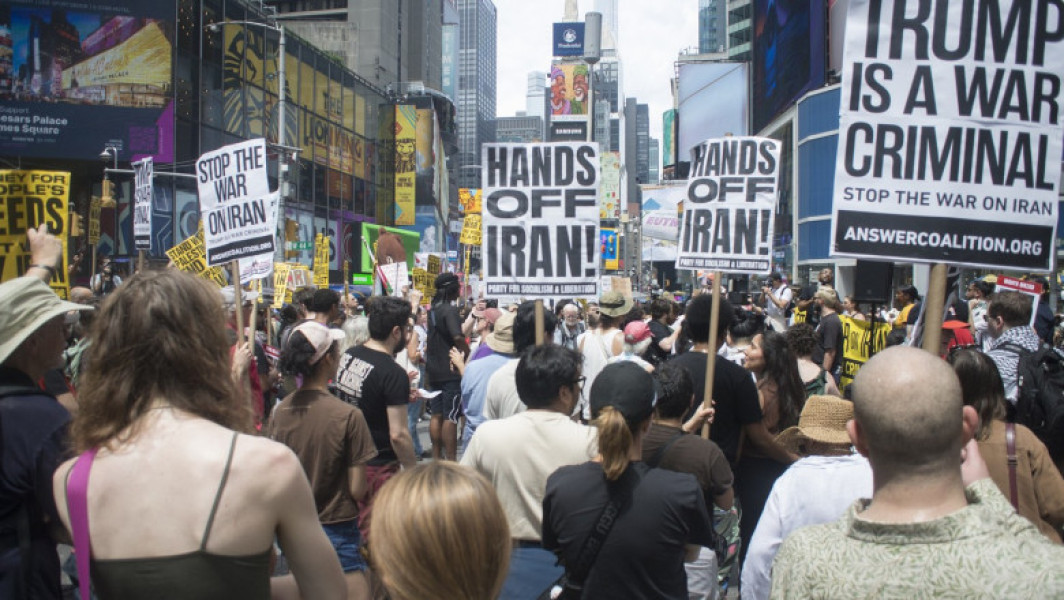 Video Proteste uriașe în SUA împotriva atacurilor asupra instalațiilor nucleare din Iran: „Bani pentru educație, nu pentru ocupație”