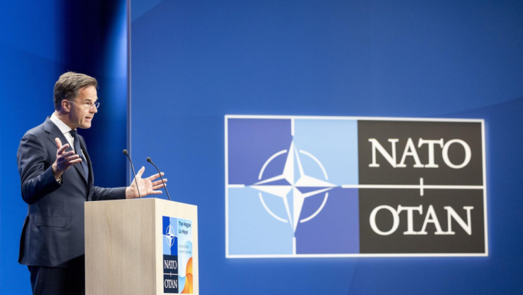 Mark Rutte prezidează primul său summit NATO, la Haga. Principalele sale provocări: relația NATO cu Trump și cu Rusia