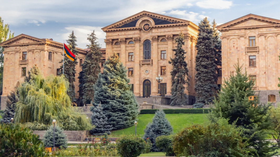 Un arhiepiscop din Armenia a încercat organizarea unei lovituri de stat, anunță premierul de la Erevan