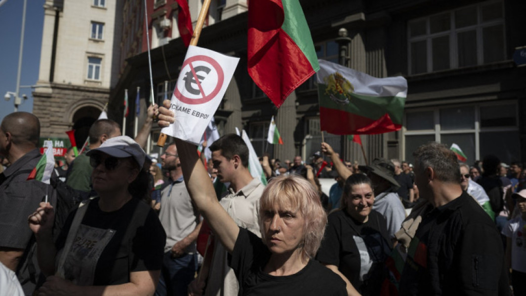 Cât de pregătită este Bulgaria pentru trecerea la moneda euro în 6 luni: oamenii se tem că nivelul de trai se va prăbuși
