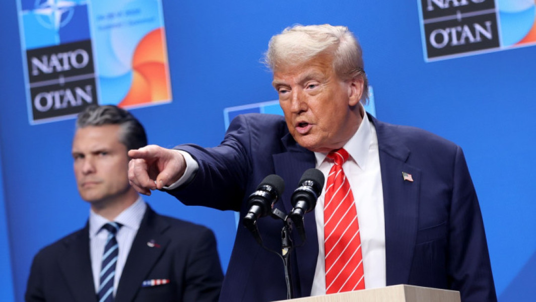 „Tu, cămașa albă! Haha, e foarte agitată” Cum a decurs dialogul între Trump și o jurnalistă al cărei soț luptă în armata ucraineană
