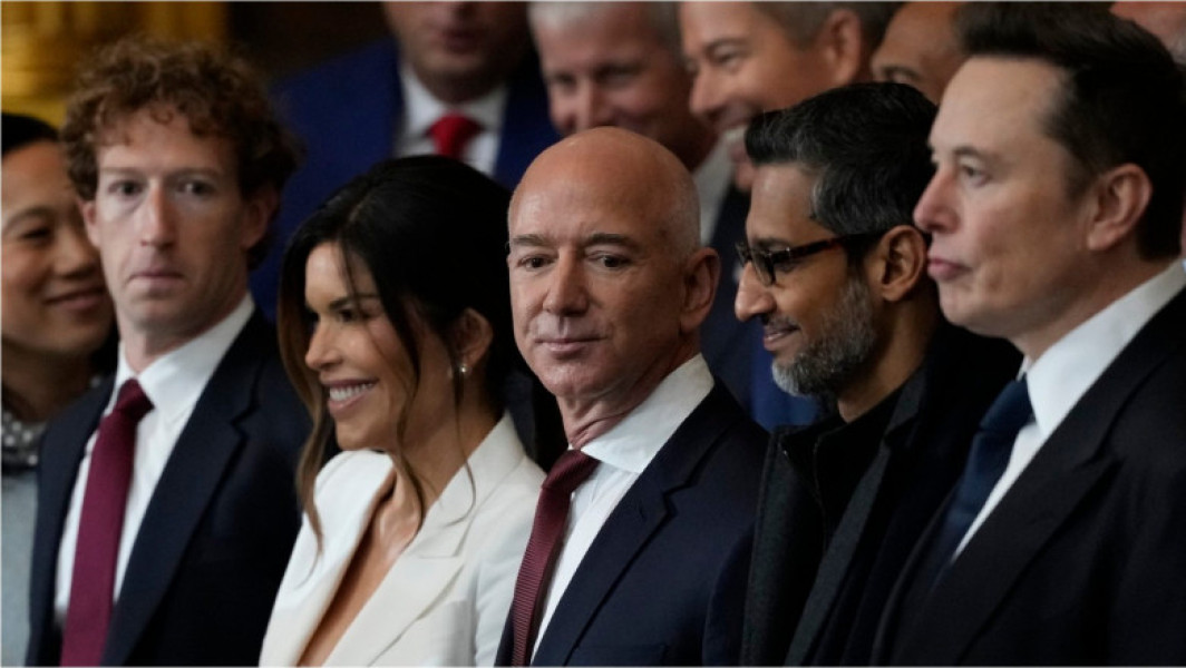 Jeff Bezos și Blue Origin încearcă să profite de răceala dintre Trump și Musk