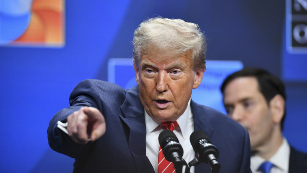 Aliaţii lui Trump, luați prin surprindere de blocarea livrărilor de arme către Kiev. Cine s-ar afla în spatele deciziei (Politico)