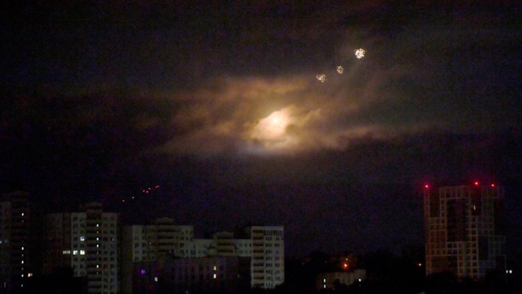 Video Nou atac rusesc cu drone în Ucraina. Bombardamente o noapte întreagă la Kiev. 19 persoane au fost rănite