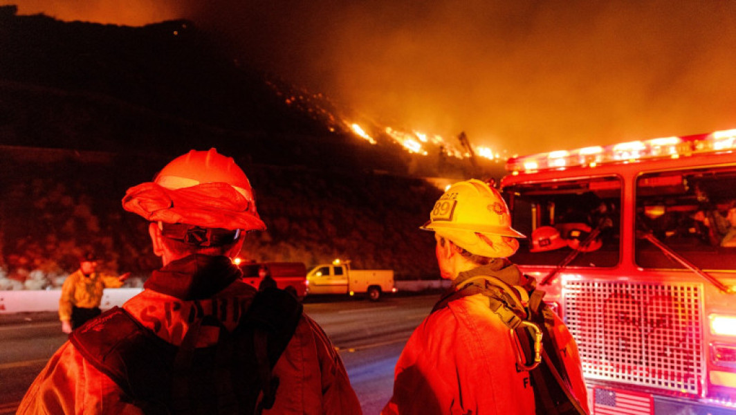 Video California se luptă cu „Madre”, cel mai mare incendiu de vegetație din acest an. 20.000 de hectare au ars, 300 de pompieri mobilizați
