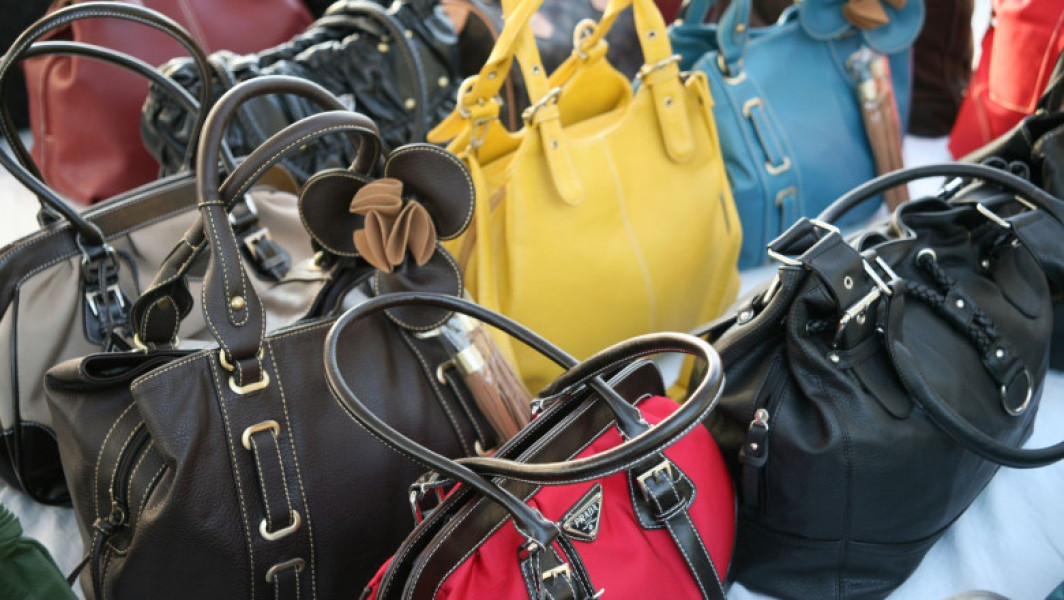 Furt spectaculos la un magazin cu produse de lux second hand din Paris. Hoții au furat genți de firmă de un milion de euro