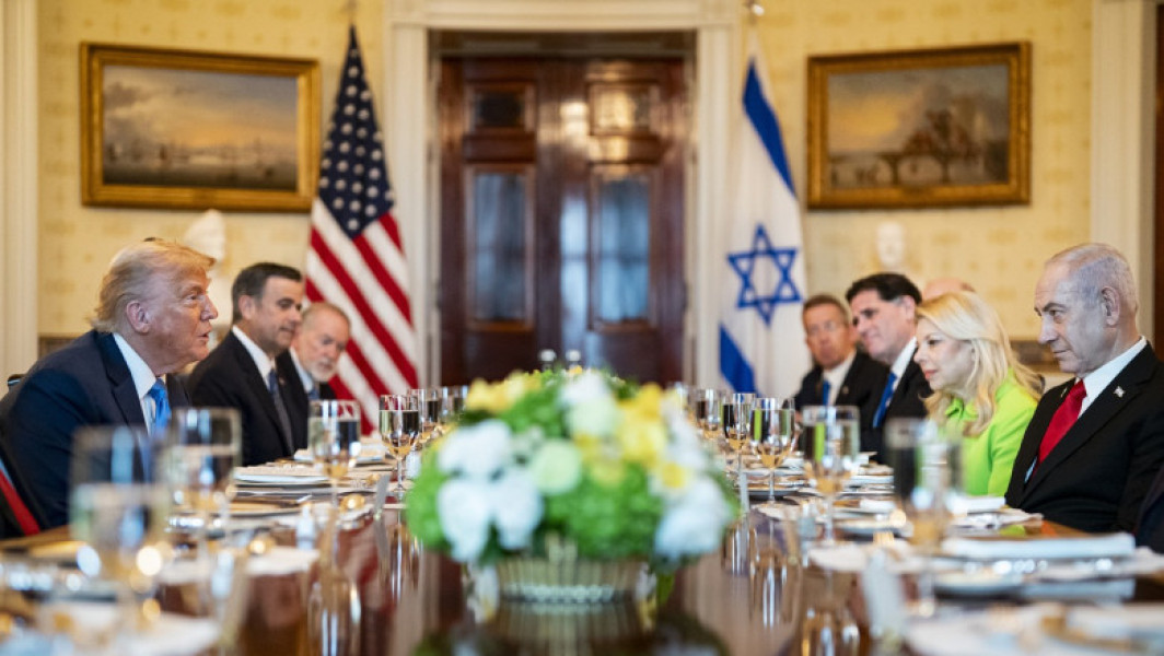 Ce cadou i-a oferit Netanyahu lui Trump, în timpul vizitei sale în SUA. Reacția președintelui american: „E un lucru semnificativ”