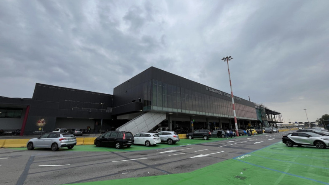 Video Un bărbat a murit pe aeroportul din Bergamo, aspirat de motorul unui avion. Zborurile au fost suspendate