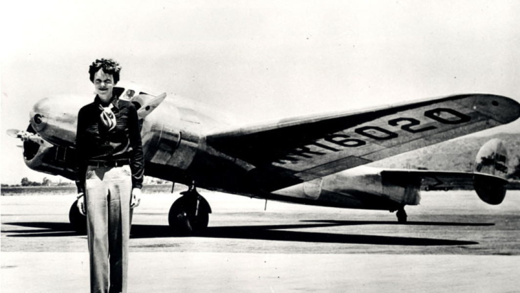 Va fi rezolvat cel mai vechi mister al aviației? Un arheolog crede că a văzut avionul Ameliei Earhart într-o imagine din satelit