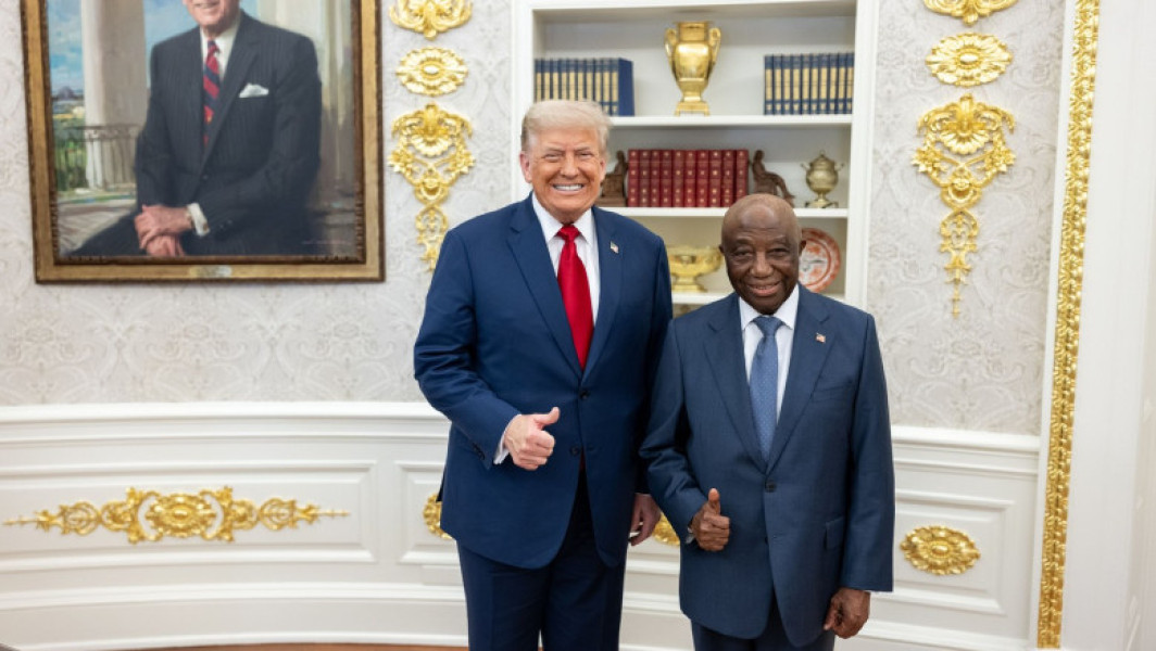 Video Moment jenant pentru Trump. L-a felicitat pe preşedintele Liberiei pentru nivelul englezei sale, deși este limba oficială a țării