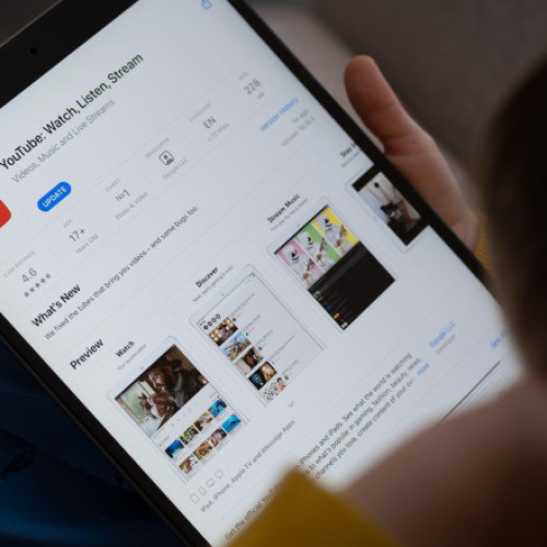 Australia interzice YouTube pentru minorii sub 16 ani. „Nu e loc pentru algoritmii prădători care vizează copiii”