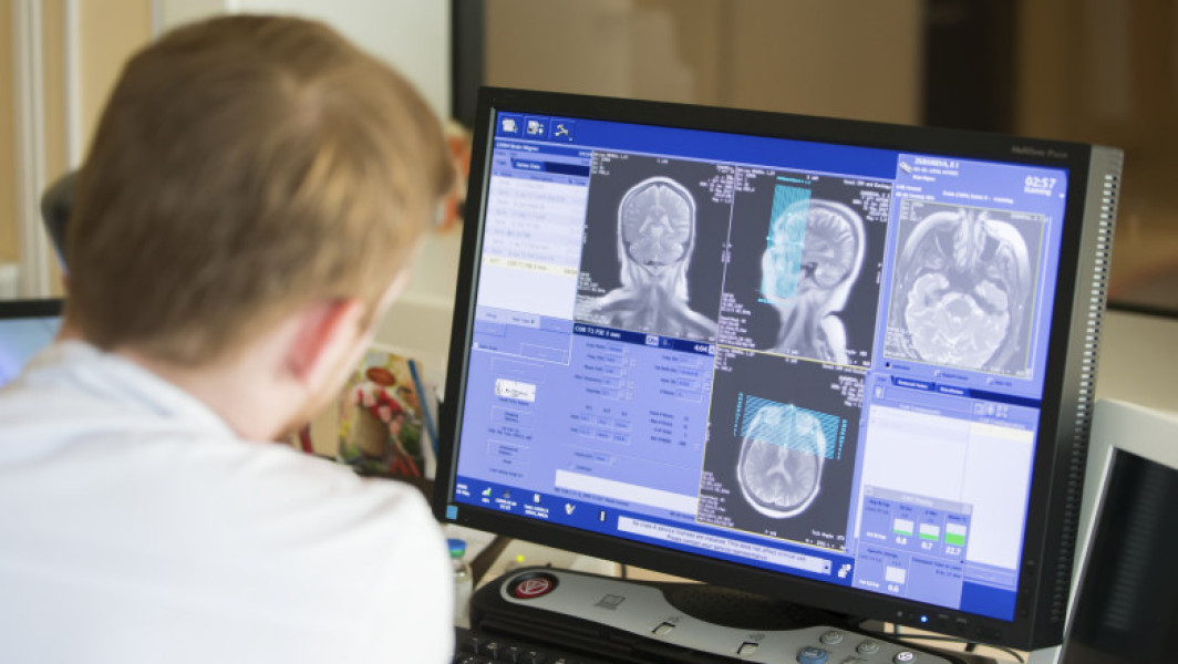 Gemeni britanici diagnosticați cu aceeași boală rară la opt ani distanță