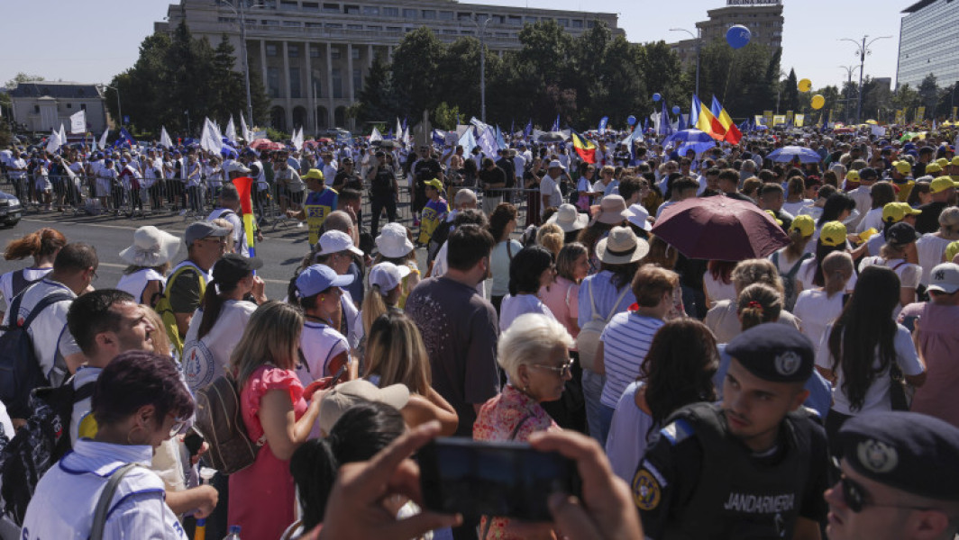 Proteste ale sindicaliștilor din administrație, luni, în București. Ei amenință cu greva generală. Ilie Bolojan i-a invitat la discuții