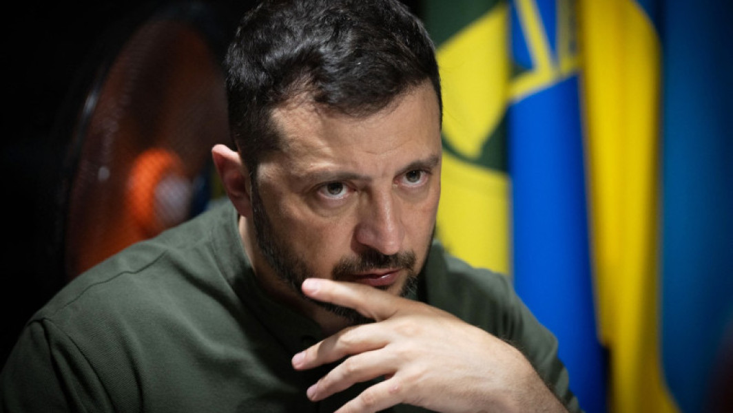 Zelenski: „Cele mai eficiente sancţiuni sunt incendiile din rafinăriile de petrol rusești”